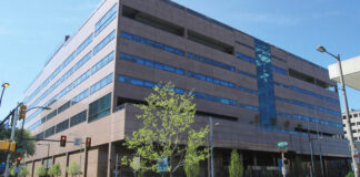 A report shows that cash usage decreases while hoarding increases