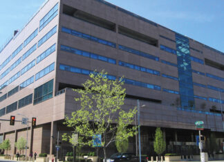 A report shows that cash usage decreases while hoarding increases