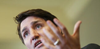 Canada bans Huawei from 5G network