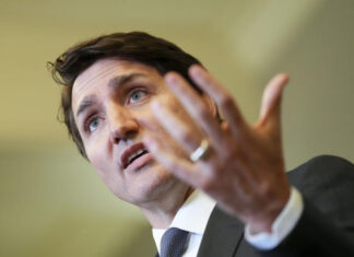 Canada bans Huawei from 5G network