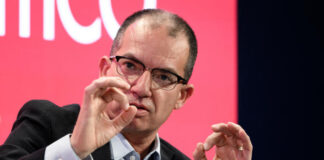 Moderna boss to donate stock option sales to charity