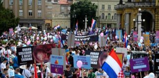 In Croatia, several thousand people demonstrate against abortion in Zagreb