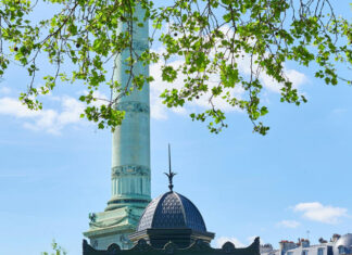 Restaurant: Burgal, junk food with vegan sauce