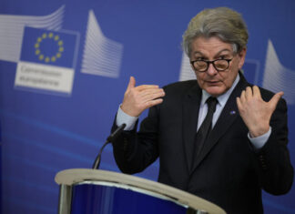 Follow live the program “Political Questions” with Thierry Breton