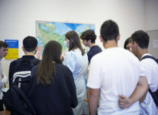 In the Russian-speaking section of the Lycée des Pontonniers, in Strasbourg, “the great and the small history” mingle