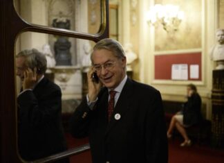 Philippe Marini, mayor of Compiègne, in police custody in a corruption case