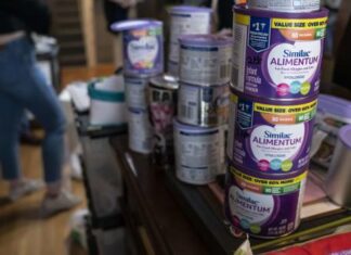 In the United States, the shortage of baby milk turns into a political crisis