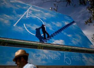 Opening clap for the 75th Cannes Film Festival
