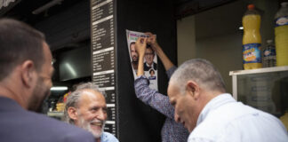 Between closed doors and anesthetized debates, the non-existent legislative campaign