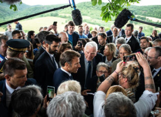 Three days before the legislative elections, Emmanuel Macron poses as a bulwark against the “disorder”