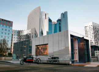 The wheel turns at La Défense: the business district seen from the bicycle repair shop