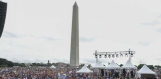 Thousands of people demonstrate in the United States for better regulation of firearms