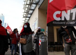 Employees of cleaning companies exhausted by their working conditions