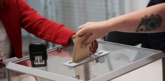 Nupes (25.2%) and the presidential coalition (25.2%) tied, according to initial estimates, against a backdrop of record abstention