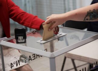 Nupes (25.2%) and the presidential coalition (25.2%) tied, according to initial estimates, against a backdrop of record abstention