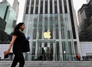 In the United States, a victory for the first union in an Apple store