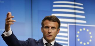 Emmanuel Macron believes that we must “build compromises” in the Assembly and judges the French situation “terribly banal at European level”