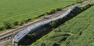 Three dead in US train derailment