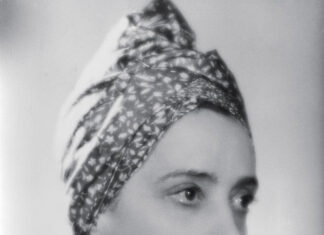 “Shocking. Memories of Elsa Schiaparelli, the incredible odyssey of a fashion priestess