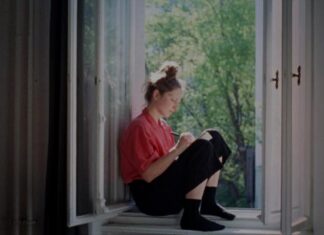 “The Noise from Outside”: Three Students on the Threshold of Their New Life