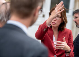 Legislative 2022: in Essonne, Amélie de Montchalin claims a “field campaign”