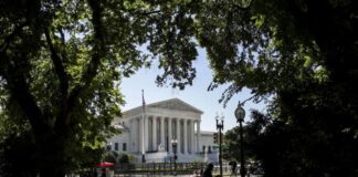 In the United States, the Supreme Court limits the power of the federal state to fight against climate change