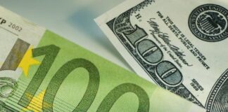 The euro reaches parity with the dollar, a first since its introduction