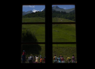 Tour de France: no riders positive for Covid-19, but the peloton fears that the virus will “ruin” the race