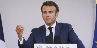 Emmanuel Macron urges the armies to develop the Universal National Service