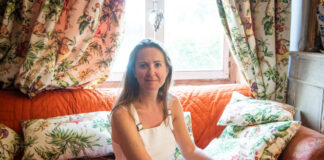 Charline Vanhoenacker: “All year round, we get shouted at… and there the festival-goers simply express their disagreements and argue”