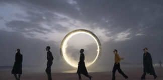 In the Moroccan desert, the Saint Laurent man imposes his sobriety