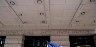 Steve Bannon, close to Donald Trump, tried for his refusal to cooperate with the investigation into the attack on the Capitol