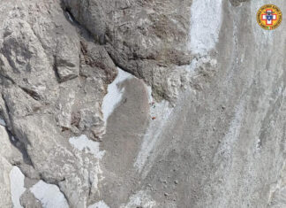 In the Italian Alps, a block of a glacier breaks off and causes the death of five people