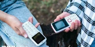 Adults and teens pick dumbphones to curb social media addiction adults-and-teens-pick-dumbphones-to-curb-social-media-addiction