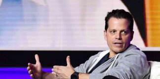 Navigating Politics and Media: Insights from SkyBridge’s Anthony Scaramucci news-18072024-211210