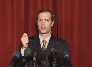 Mastering Political Strategy: Essential for Crypto Founders news-10092024-201848