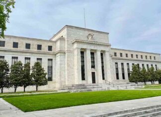 Bitcoin Price Drops to $58K Amidst Fed Rate Cut Speculation news-16092024-130442