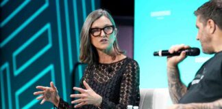 ARK Invest Purchases $2.2M Worth of Coinbase Shares news-10102024-120108